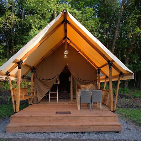 Глемпінг Шатро Hotel Ul'yaniki Eksteriør billede