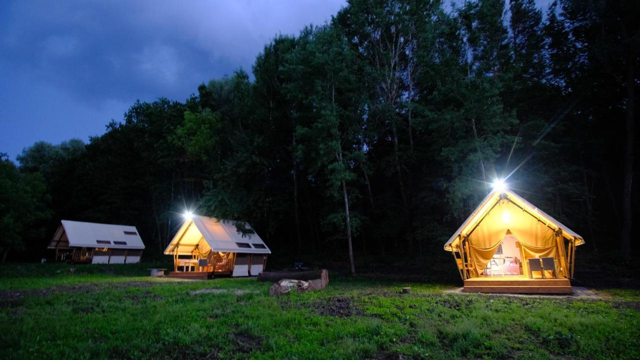 Глемпінг Шатро Hotel Ul'yaniki Eksteriør billede
